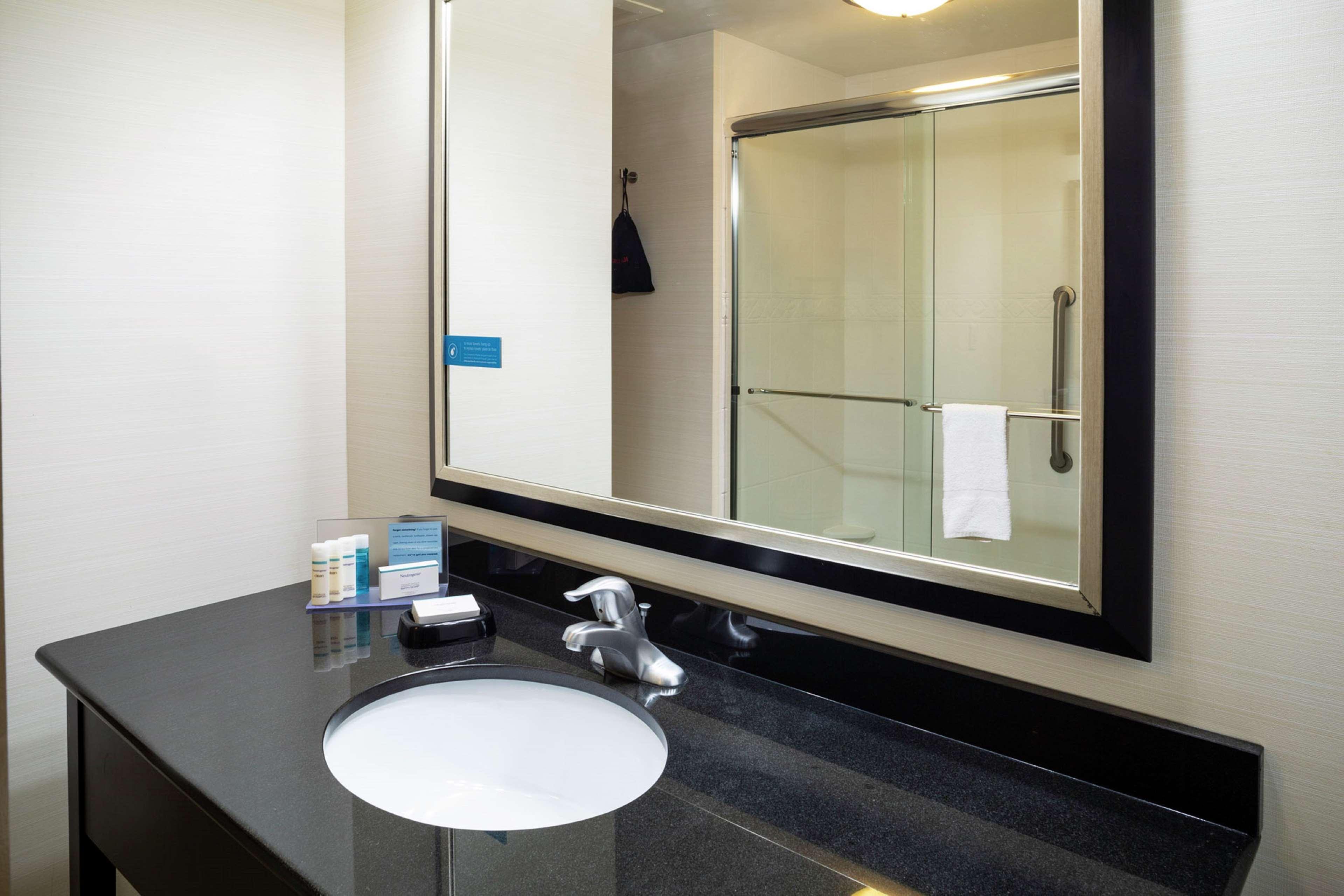Hampton Inn Limerick Buitenkant foto