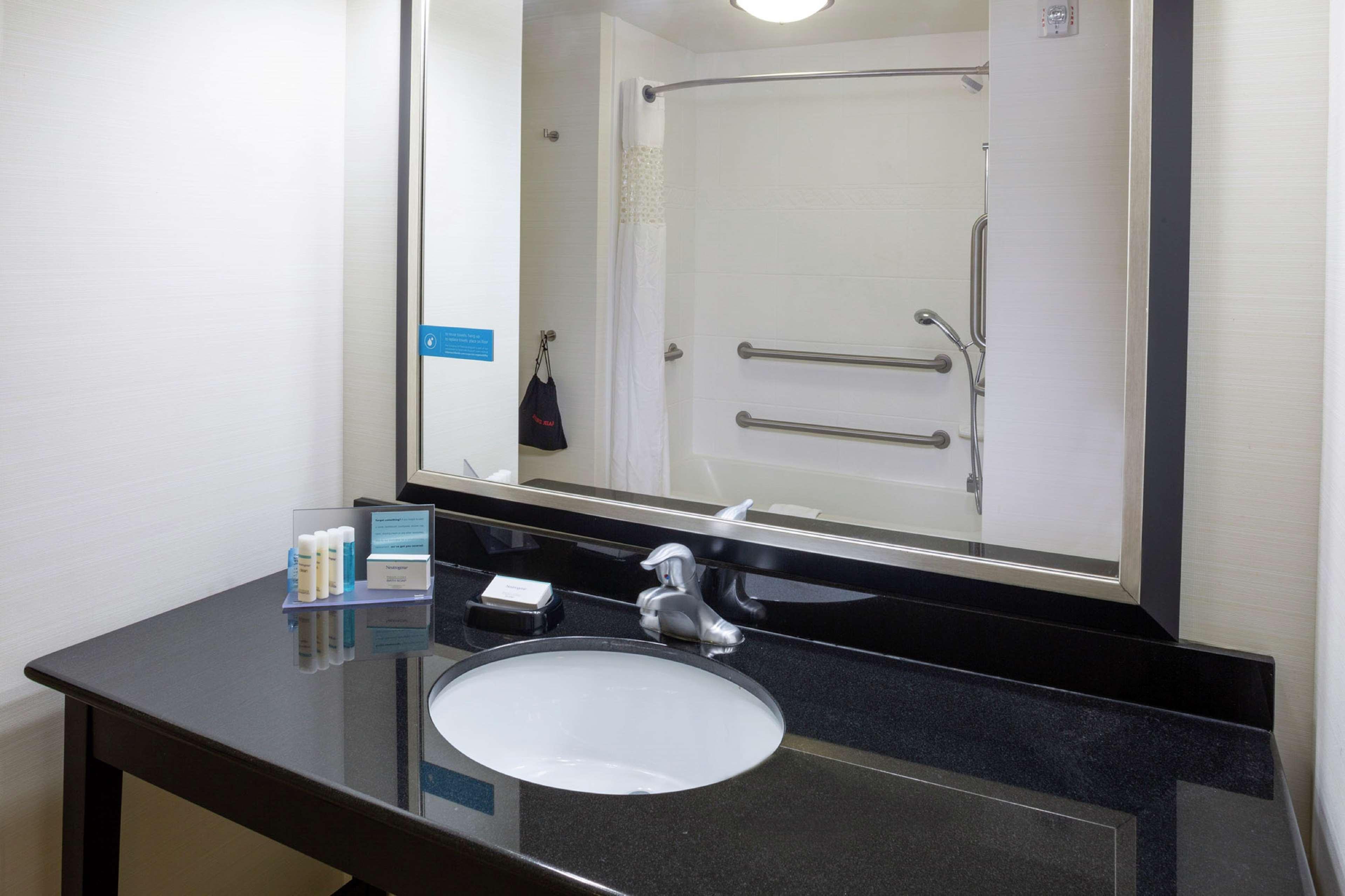 Hampton Inn Limerick Buitenkant foto