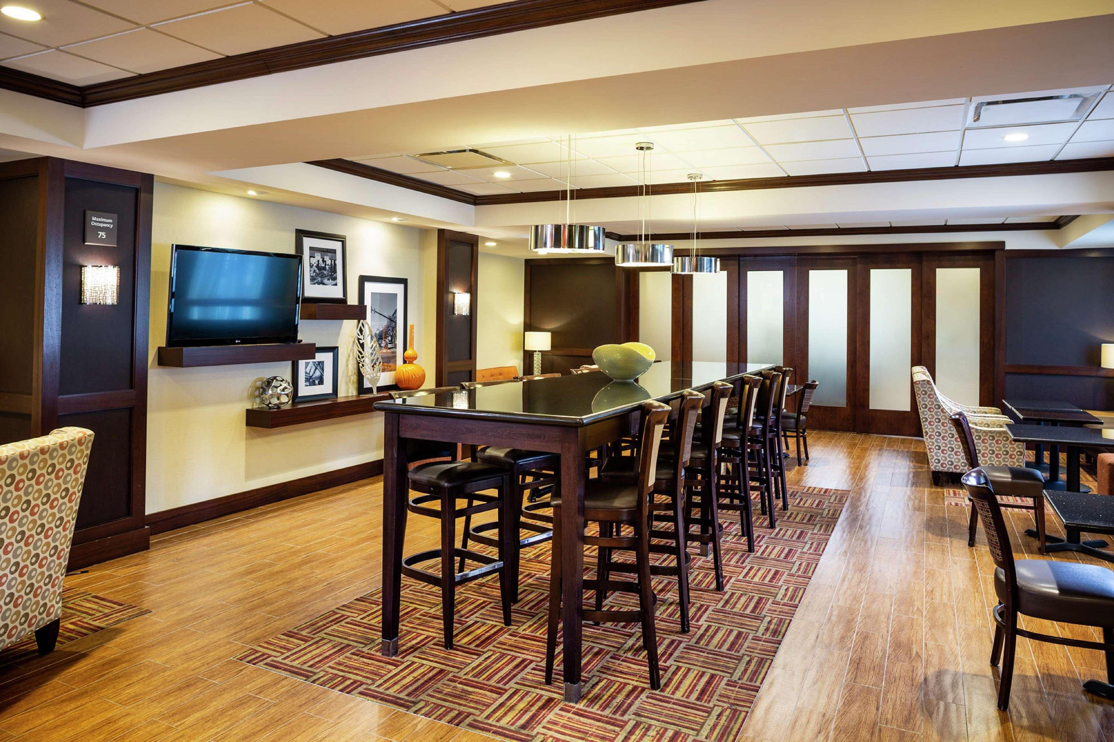 Hampton Inn Limerick Buitenkant foto