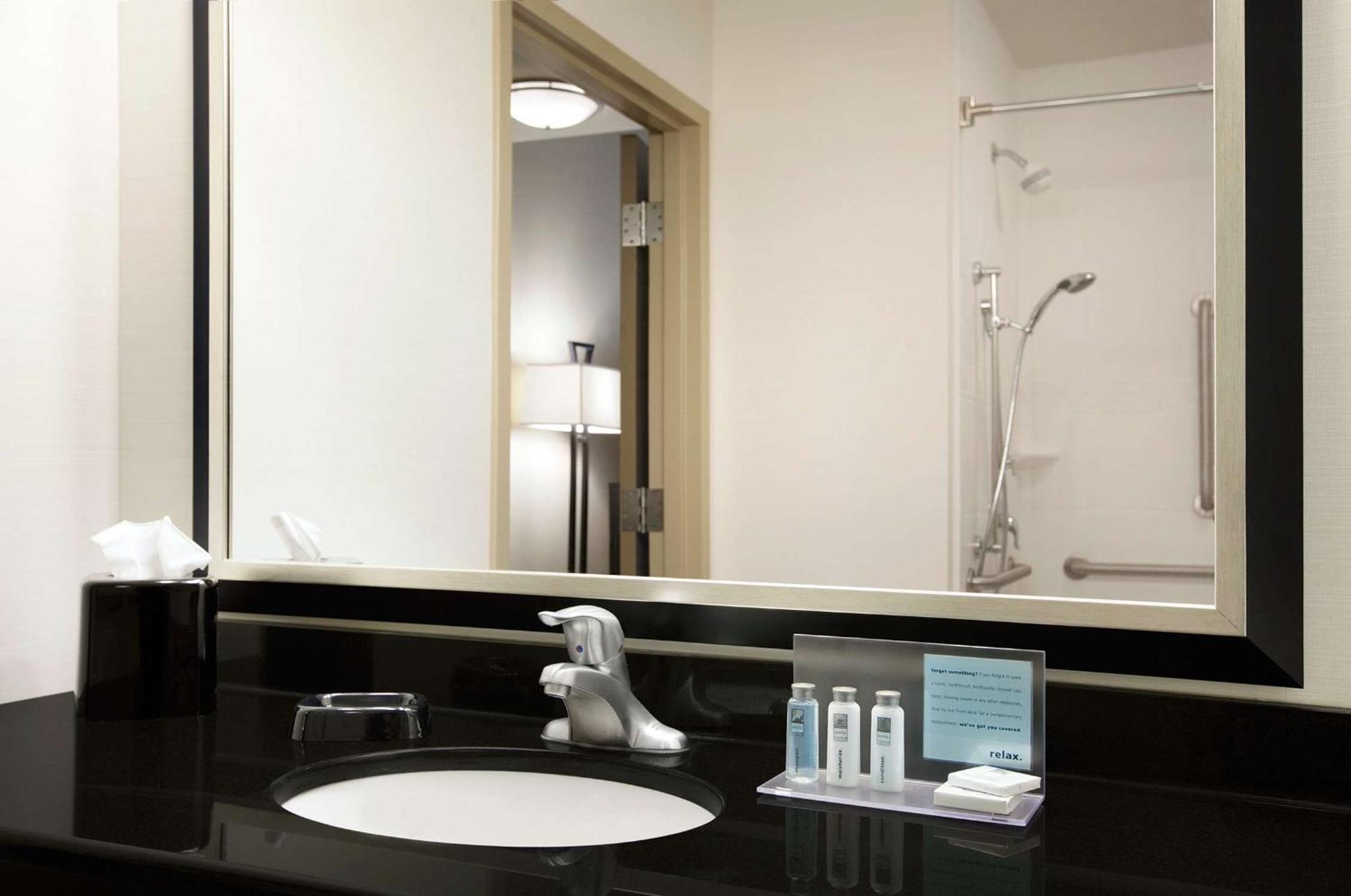 Hampton Inn Limerick Buitenkant foto