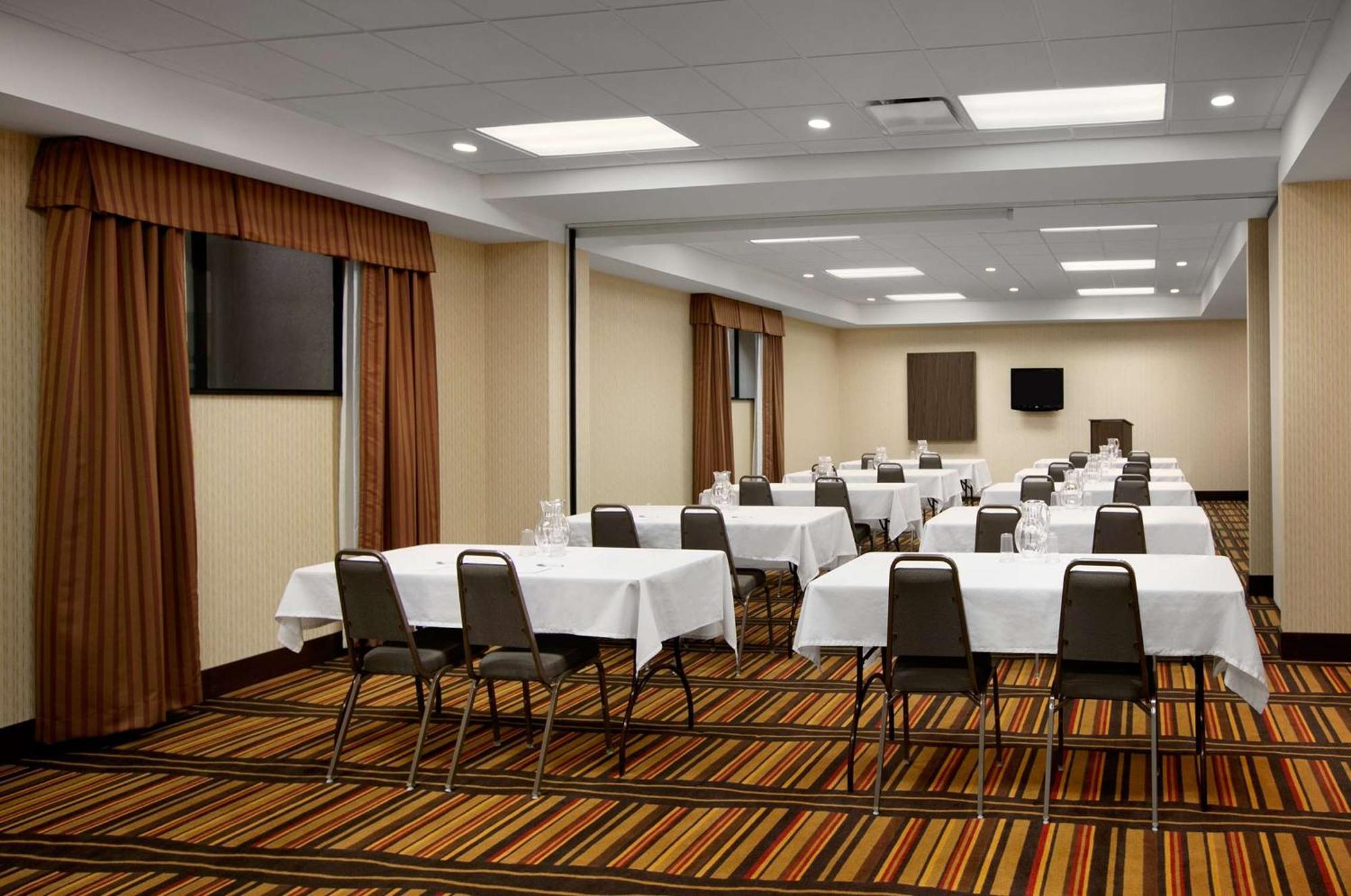 Hampton Inn Limerick Buitenkant foto